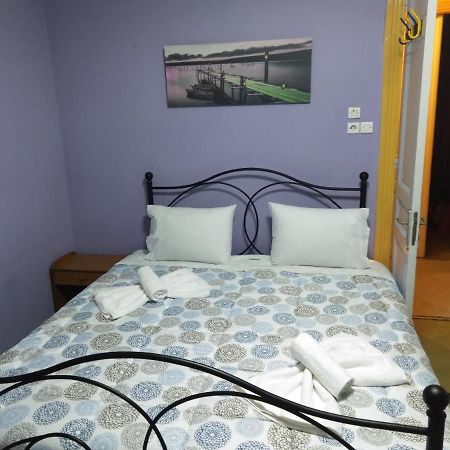 Pinguino Hostel Athens Ngoại thất bức ảnh
